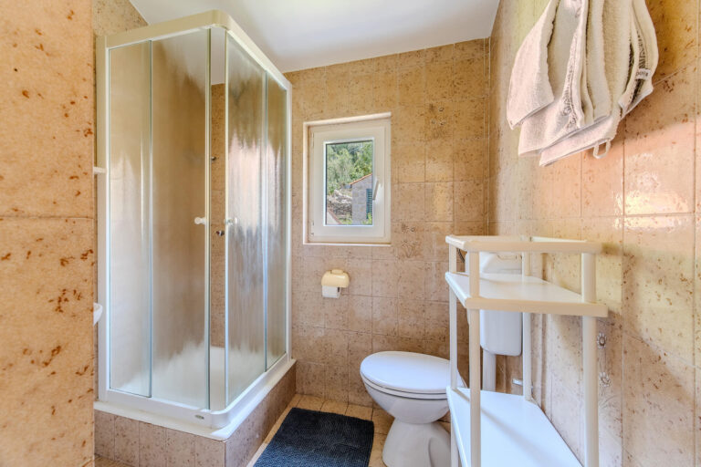 SeaSoul Art Apartments Zaton Mali Dubrovnik Bedroom Bathroom